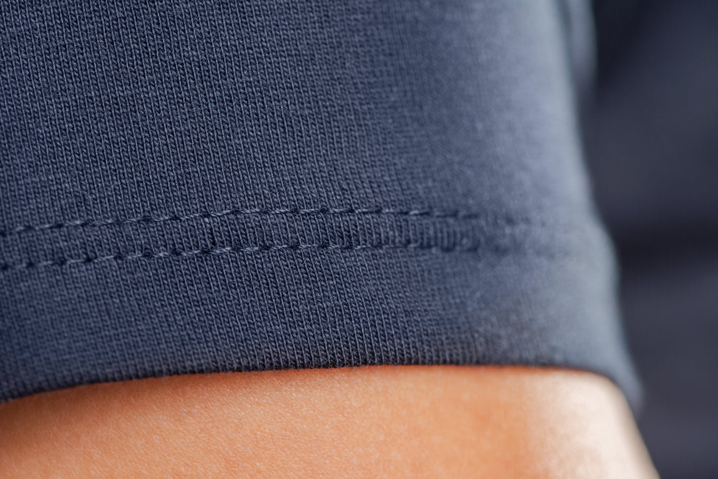 Damen Luxury V-Neck Tees Individuell bestickt (zzgl. Stickerei)